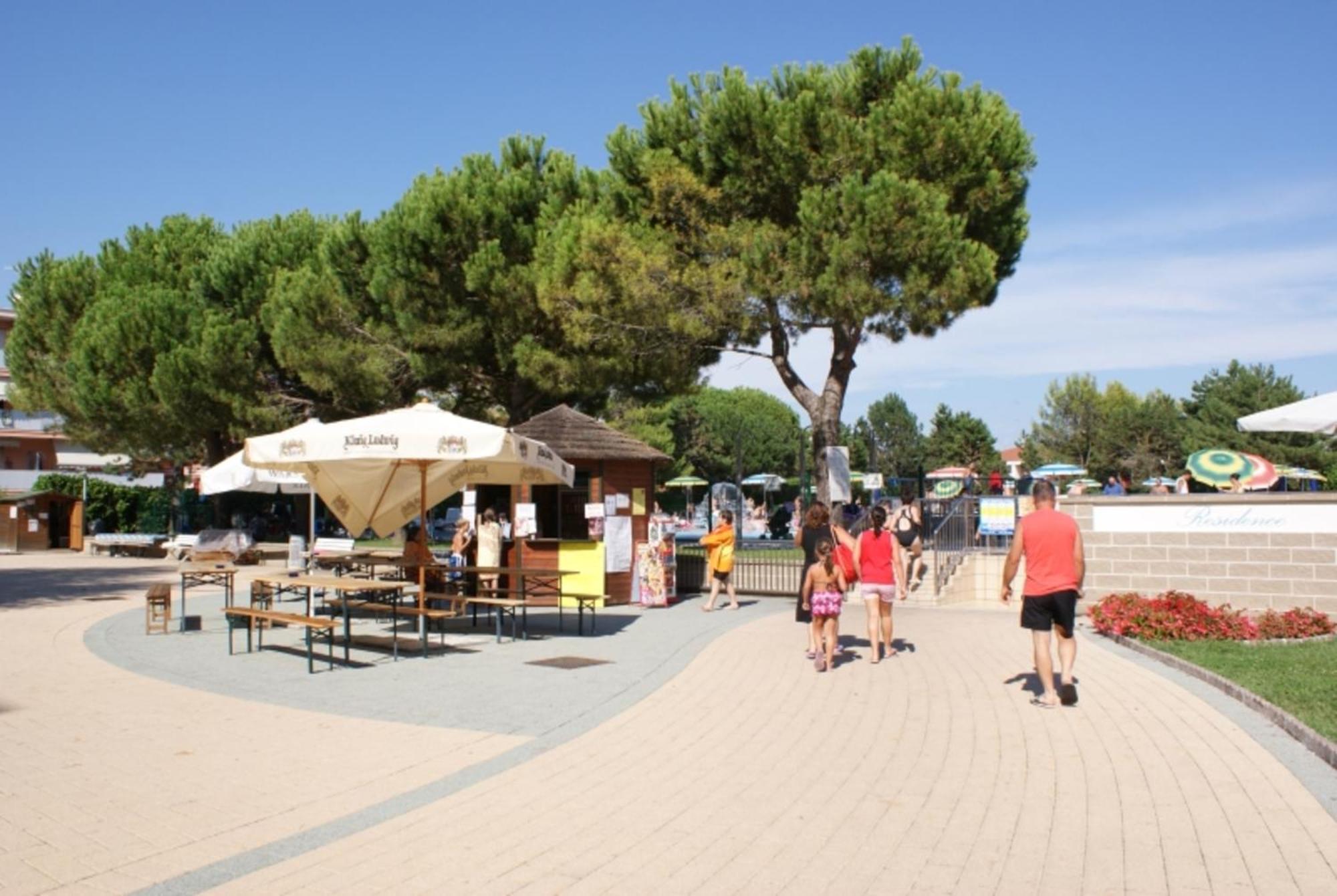 Vacation By The Pool In Our Cozy Flat Appartamento Bibione